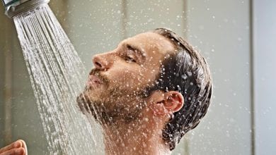 Студен душ срещу горещ душ: Ползи и Разлики